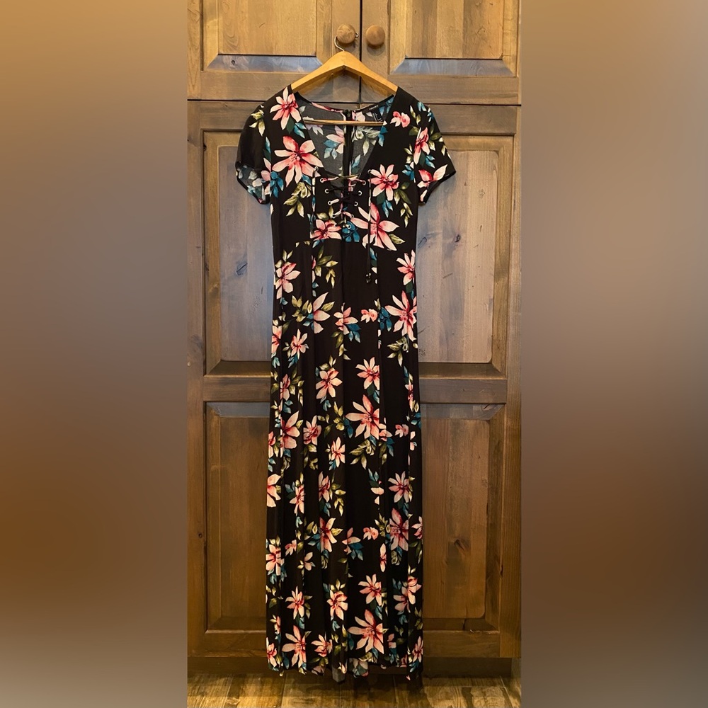 Gorgeous, like new! Long black floral dress with lace up neckline, L